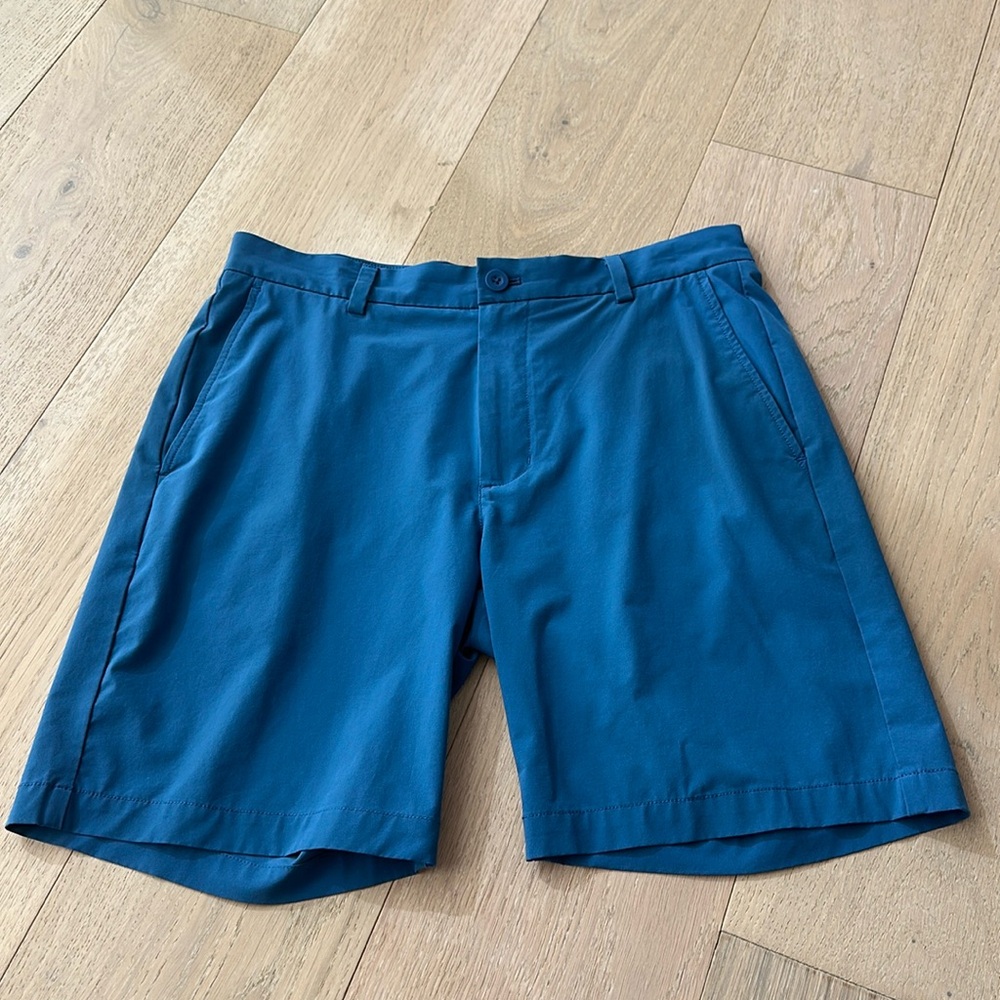 Men’s Vineyard Vines Blue Performance Shorts, Size 32